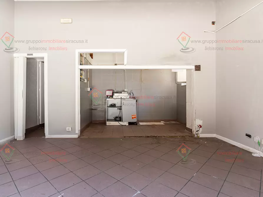 Immagine 3 di Locale commerciale in vendita  a Siracusa