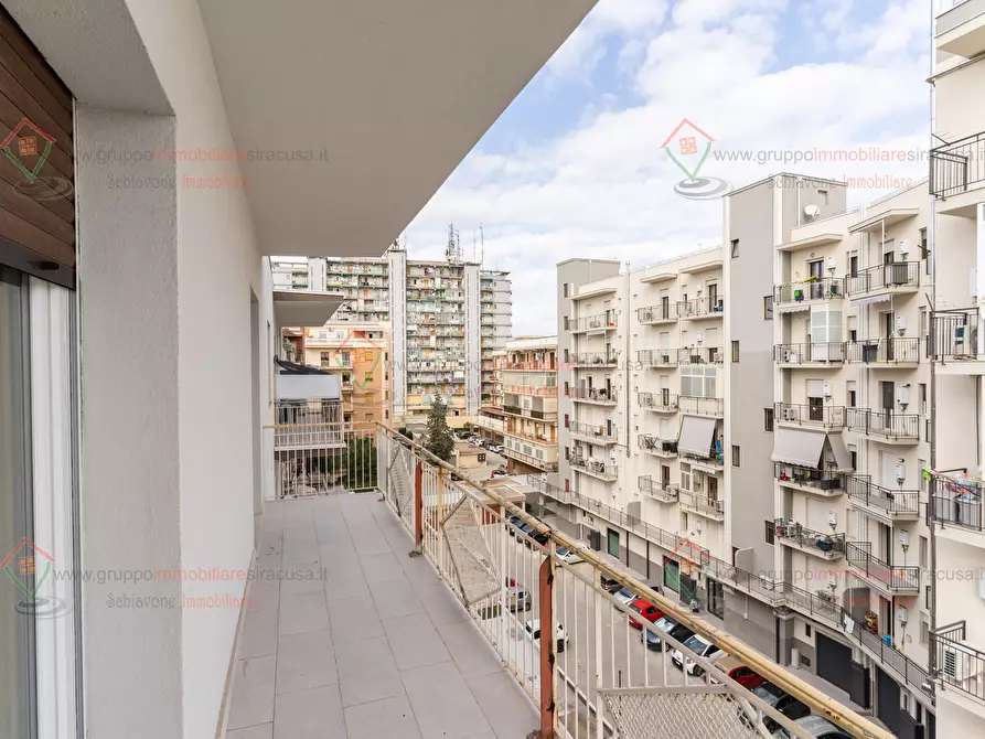 Immagine 18 di Pentalocale in affitto  a Siracusa