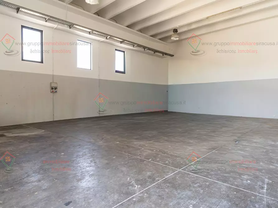 Immagine 3 di Capannone industriale in affitto  a Siracusa