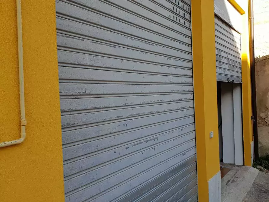 Immagine 5 di Magazzino in vendita  a Siracusa