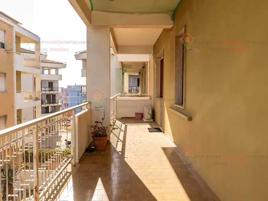 Immagine 30 di Pentalocale in affitto  a Siracusa