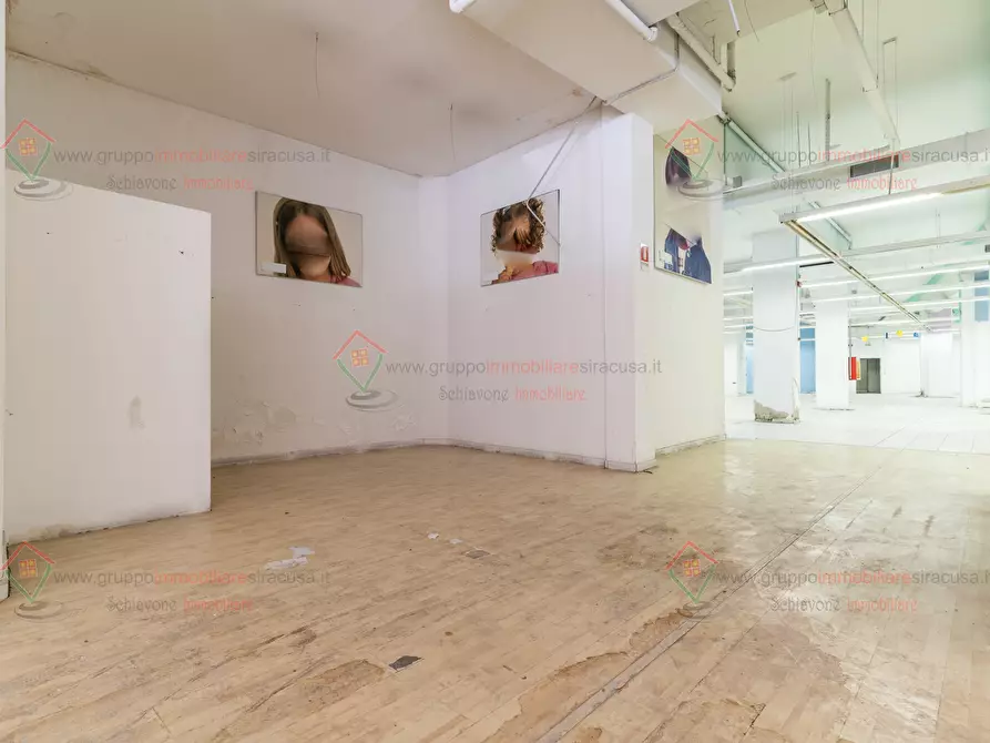 Immagine 8 di Locale commerciale in affitto  a Siracusa