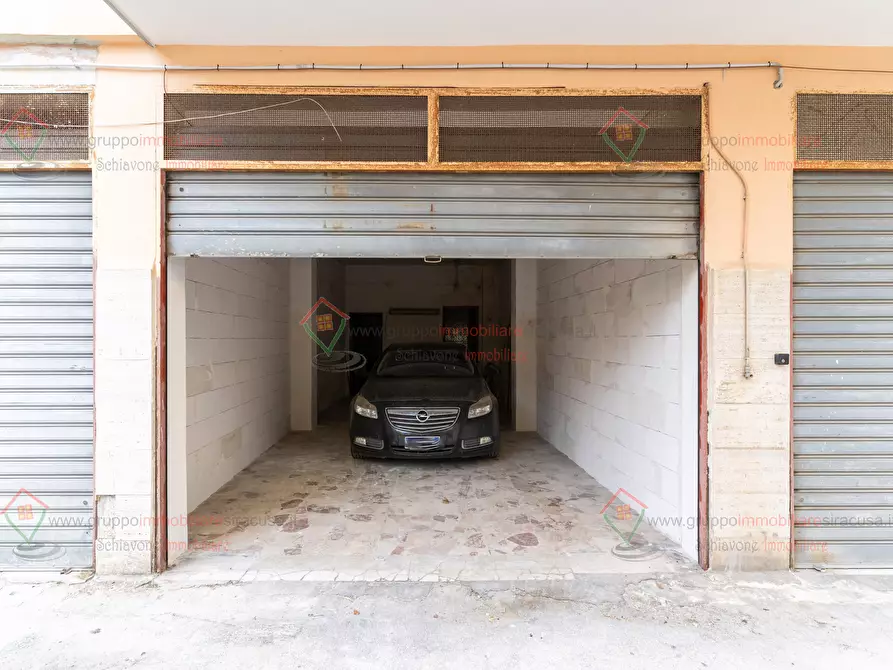 Immagine 1 di Garage in vendita  a Siracusa