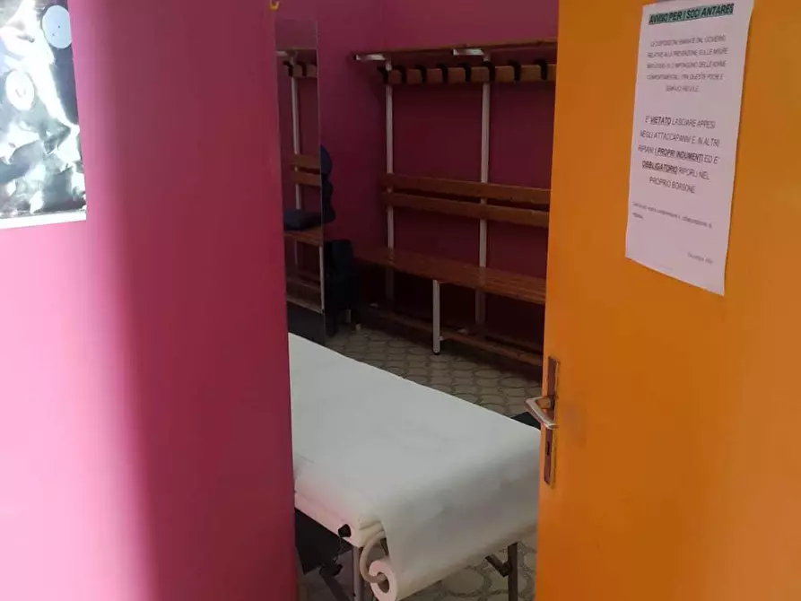 Immagine 11 di Locale commerciale in vendita  a Siracusa