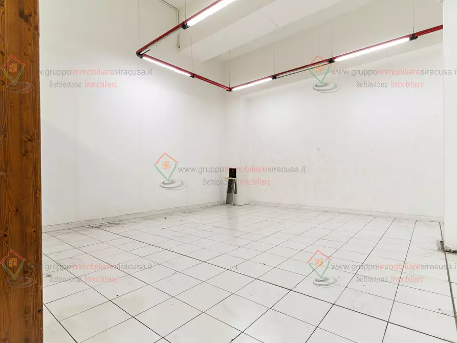 Immagine 26 di Locale commerciale in affitto  a Siracusa