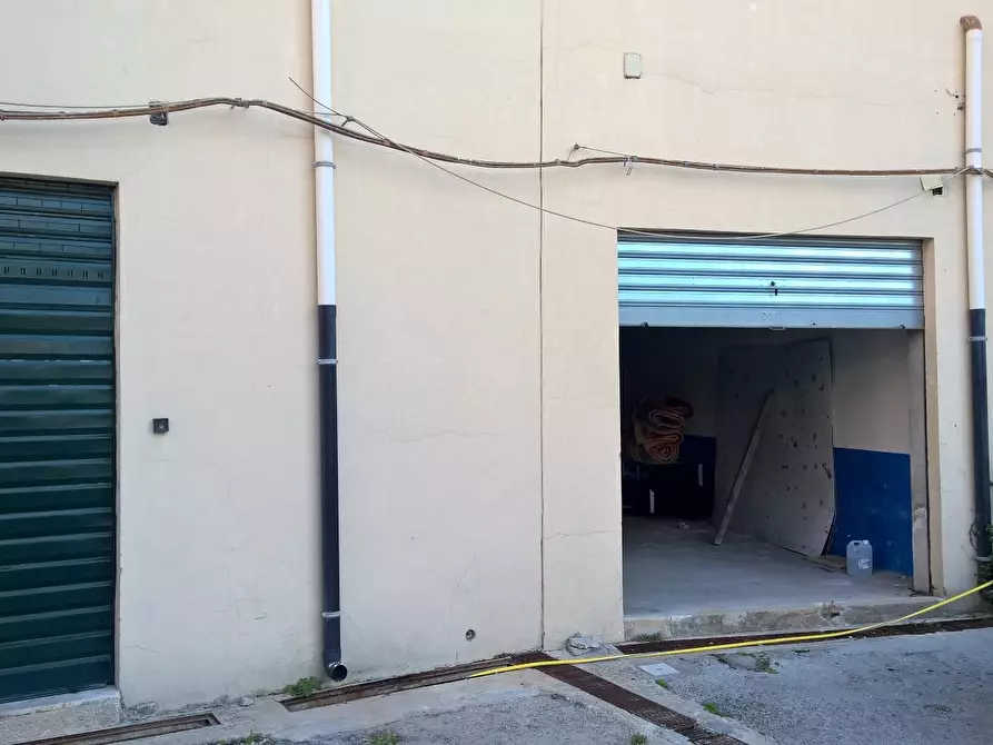 Immagine 1 di Magazzino in vendita  a Siracusa