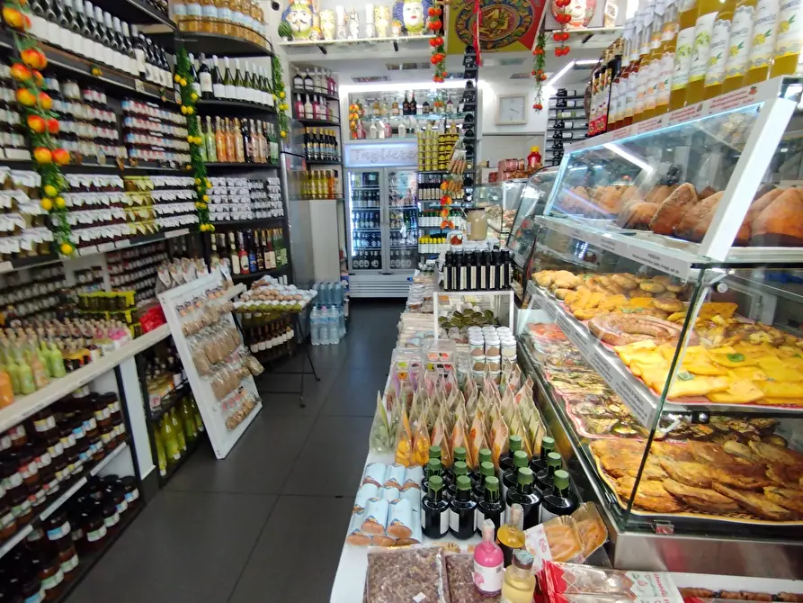 Immagine 2 di Attività commerciale in vendita  in Corso Umberto I a Siracusa