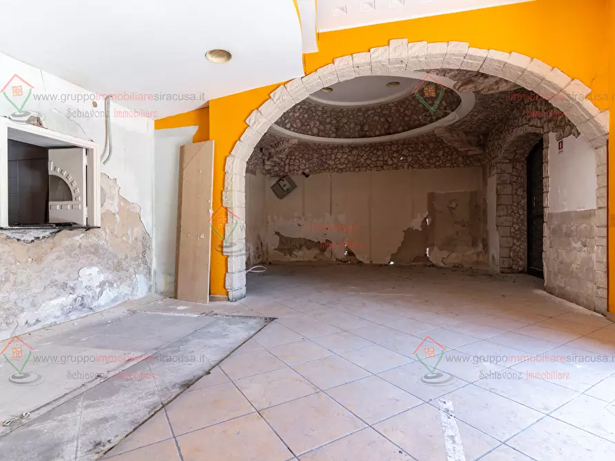 Immagine 5 di Locale commerciale in affitto  a Siracusa