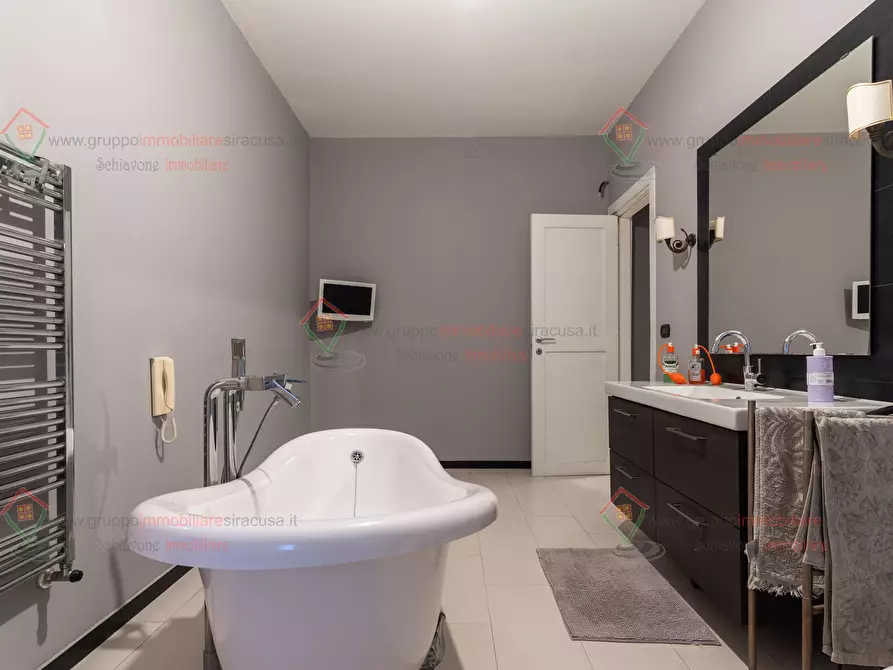 Immagine 10 di Trilocale in vendita  a Siracusa