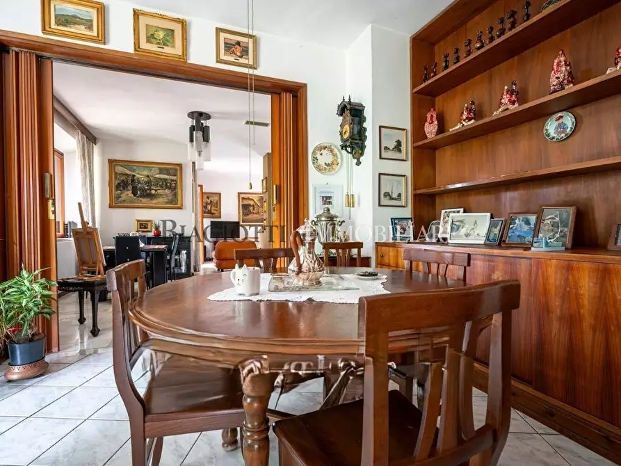 Immagine 20 di Villa in vendita  a Livorno