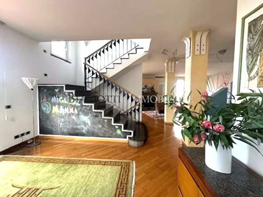 Immagine 14 di Villa in vendita  a Livorno