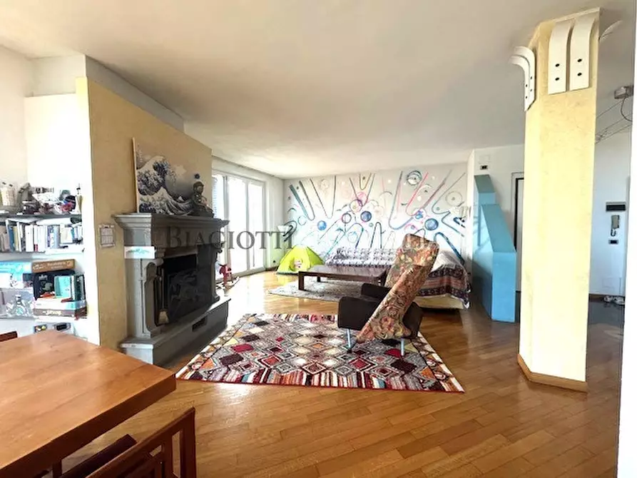 Immagine 7 di Villa in vendita  a Livorno