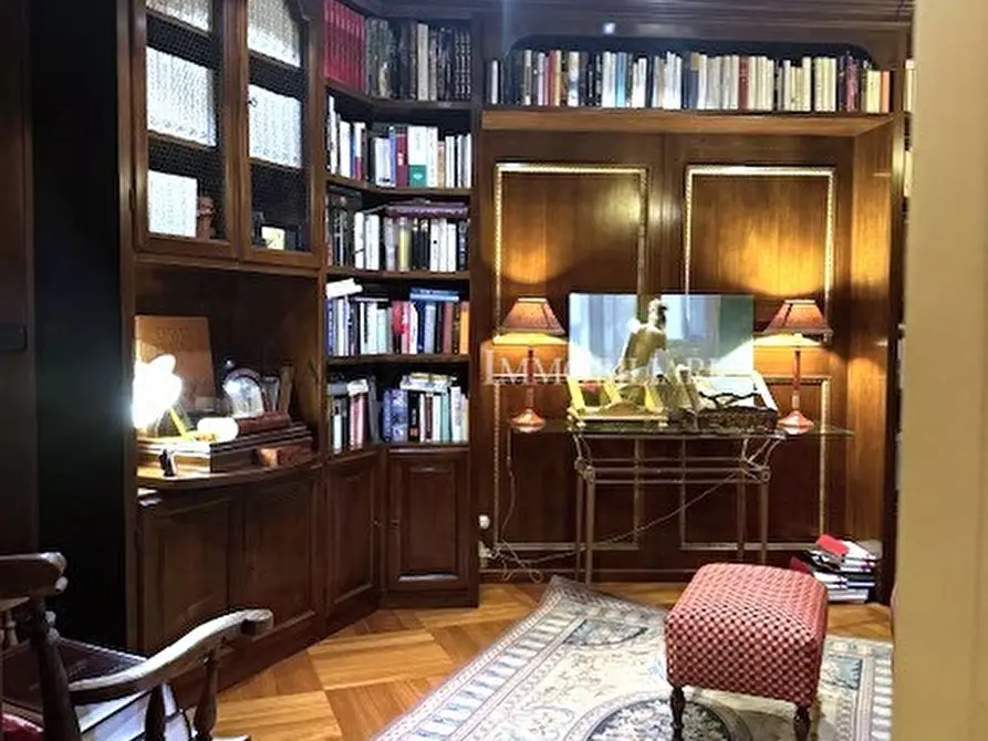 Immagine 20 di Pentalocale in vendita  in viale italia a Livorno