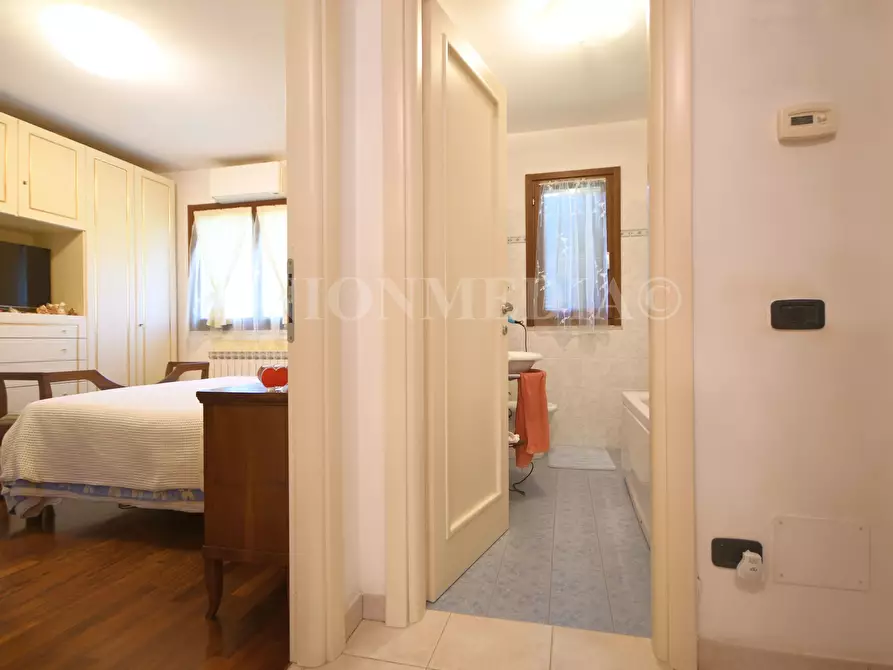 Immagine 15 di Villa in vendita  in Via sarzanello a Sarzana