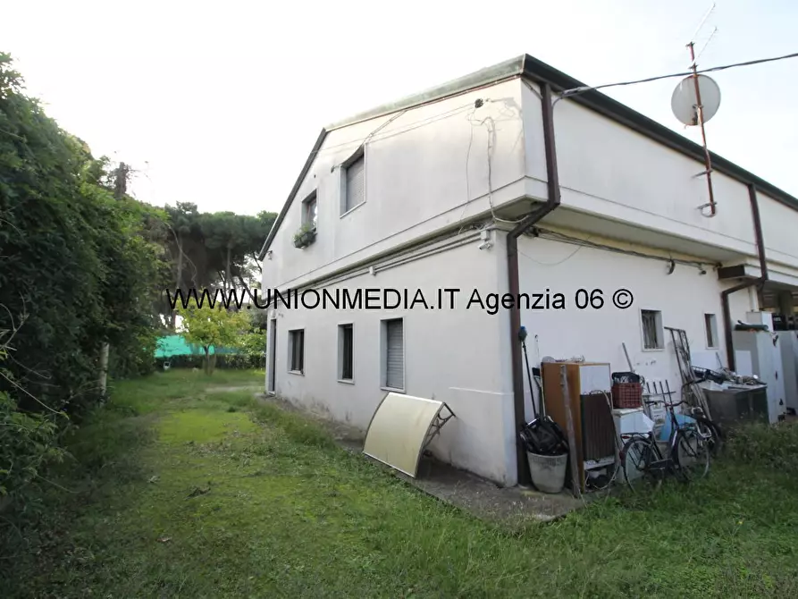 Immagine 2 di Casa indipendente in vendita  a Massa