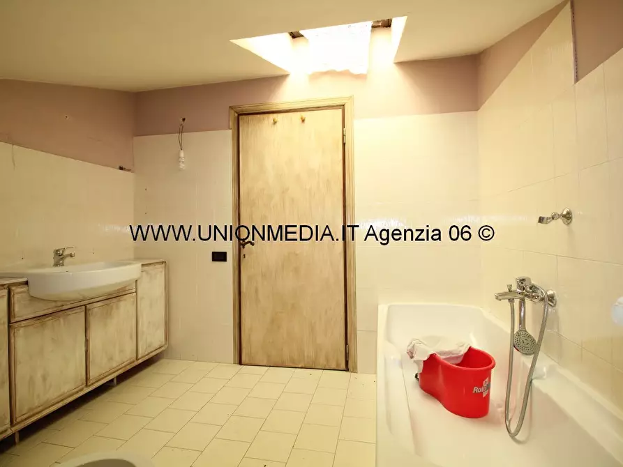 Immagine 11 di Attico in vendita  a Massa