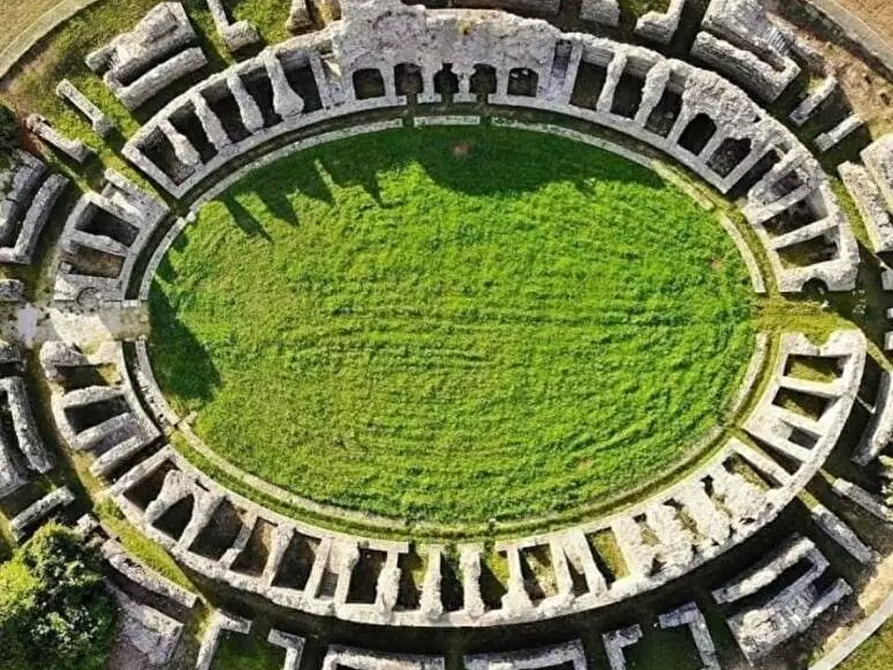 Immagine 25 di Appartamento in vendita  in Via togliatti a Ortonovo