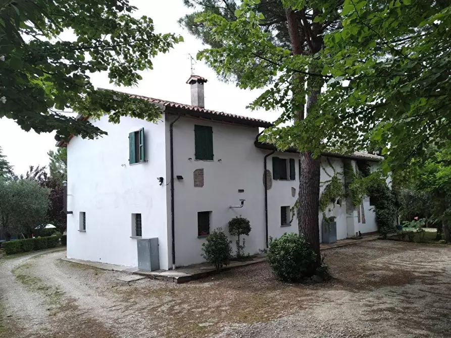 Immagine 2 di Rustico / casale in vendita  a Rimini