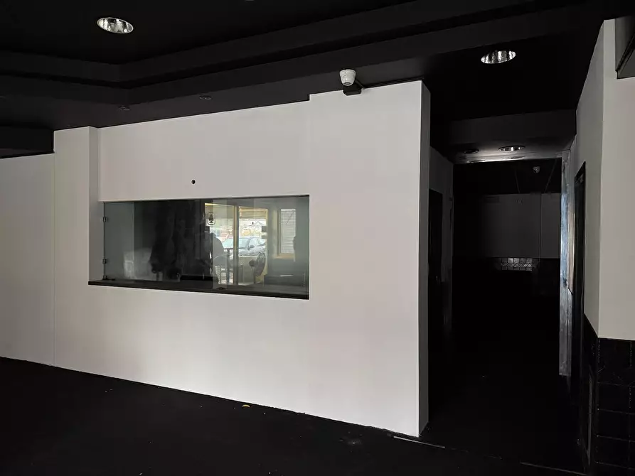 Immagine 13 di Attività commerciale in affitto  in Via Bruno Buozzi 21 a Rimini