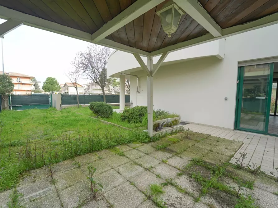 Immagine 21 di Trilocale in vendita  in Viale Tocra 10A a Rimini