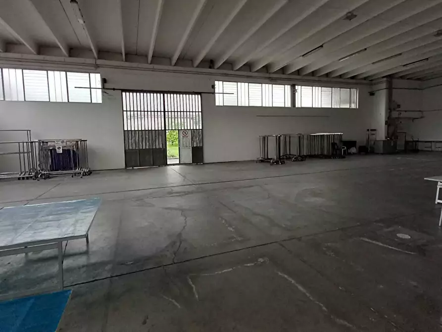 Immagine 4 di Attività artigianale in affitto  in Via Marecchiese 309 a Rimini