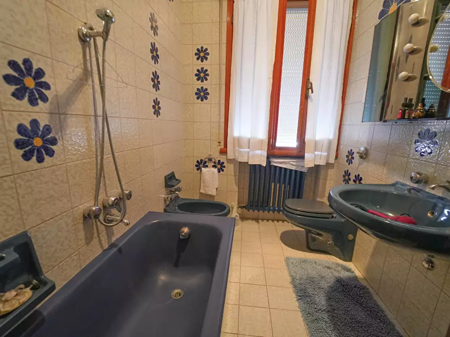 Immagine 12 di Quadrilocale in vendita  in via ugo braschi a Santarcangelo Di Romagna