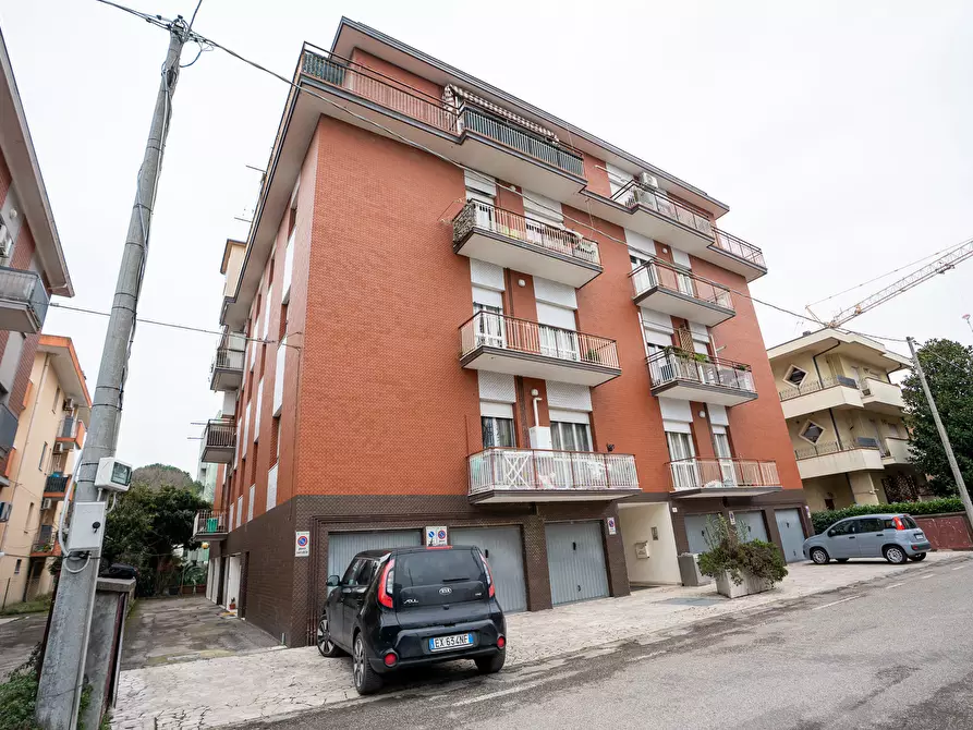 Immagine 1 di Trilocale in vendita  in Via Vega 51 a Rimini