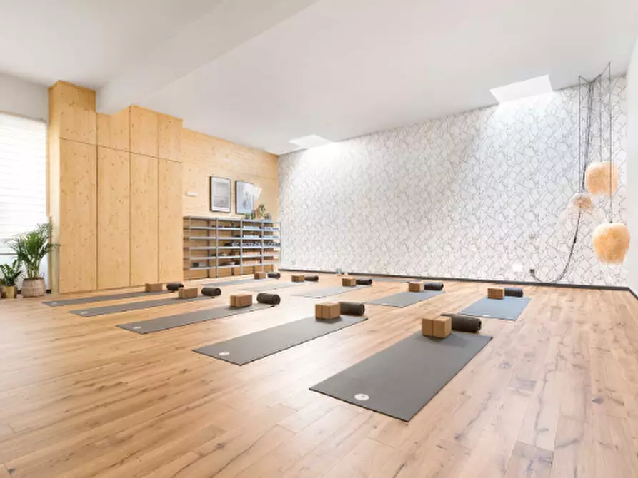 Immagine 6 di Locale commerciale in affitto  in Viale Tiberio 28 a Rimini