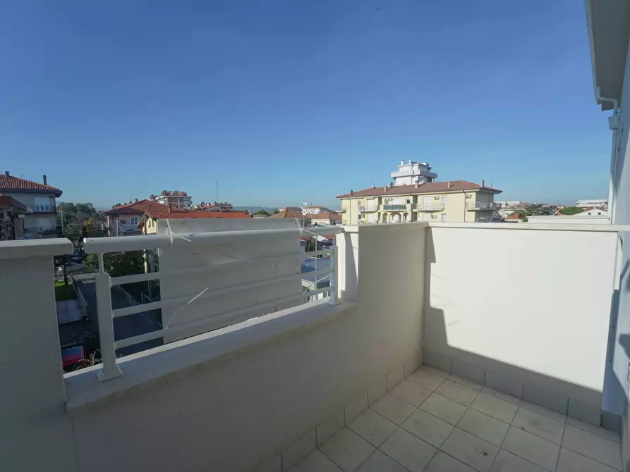 Immagine 13 di Quadrilocale in vendita  in Via Niccolò Tommaseo 100 a Rimini