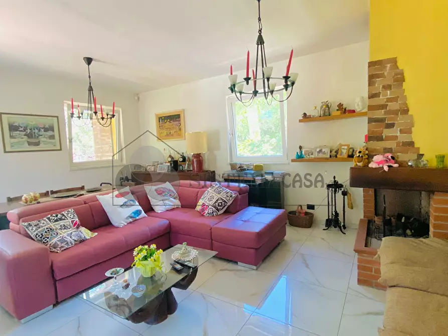 Immagine 10 di Villa in vendita  a Castelnuovo Magra