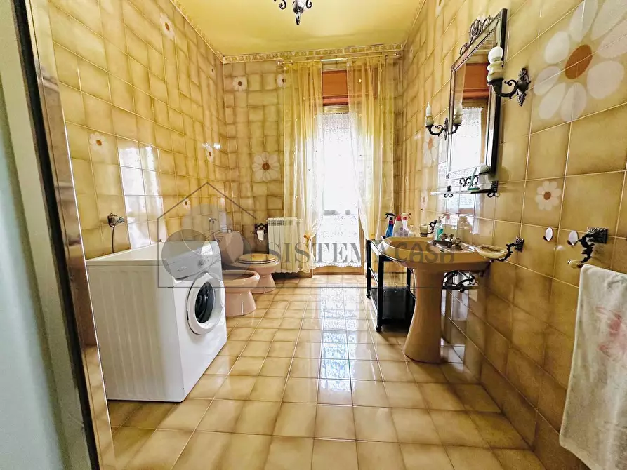 Immagine 44 di Villa in vendita  in Via 1º Maggio 12 a Follo