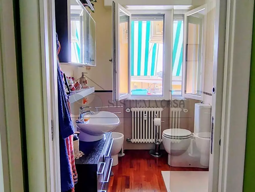 Immagine 15 di Quadrilocale in vendita  in Piazzale Europa 37 a Recco