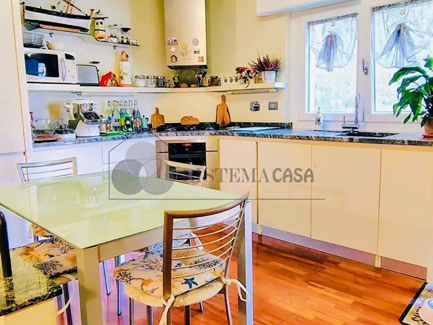 Immagine 4 di Quadrilocale in vendita  in Piazzale Europa 37 a Recco