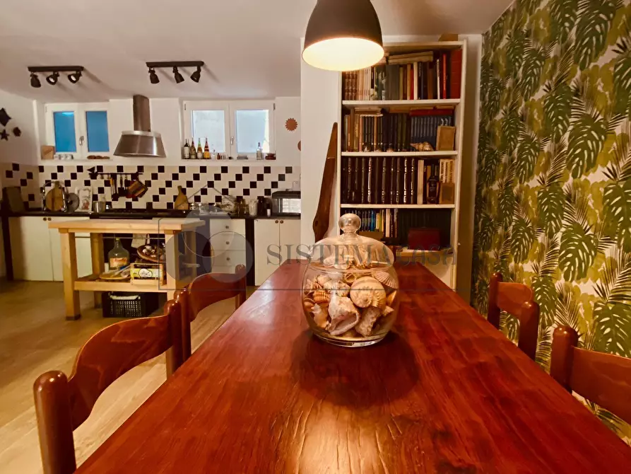 Immagine 42 di Villa in vendita  a Castelnuovo Magra