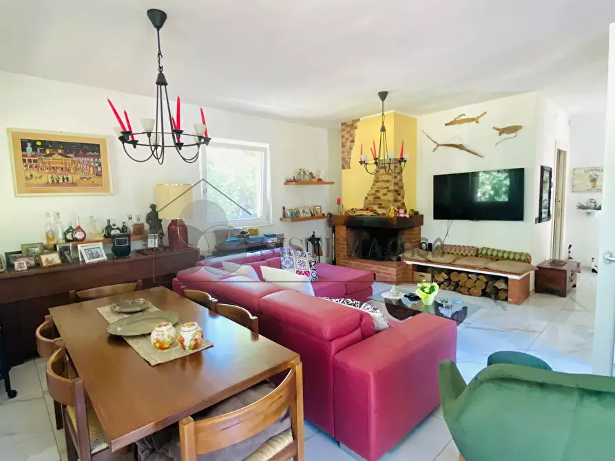 Immagine 9 di Villa in vendita  a Castelnuovo Magra