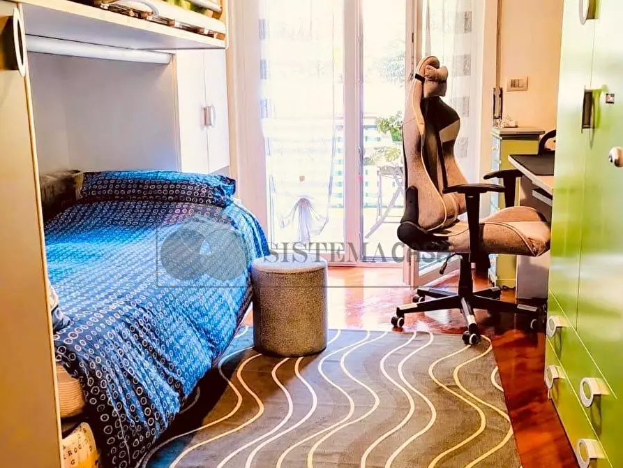 Immagine 13 di Quadrilocale in vendita  in Piazzale Europa 37 a Recco