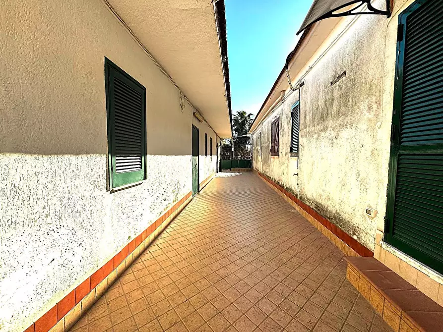 Immagine 4 di Trilocale in vendita  in Viale Michelangelo Buonarroti 42 a Castel Volturno