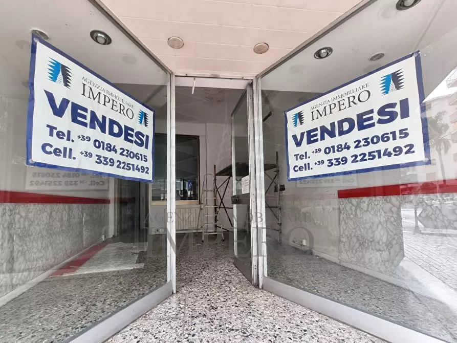 Immagine 1 di Locale commerciale in vendita  in Via Colonnello Aprosio 102 a Vallecrosia