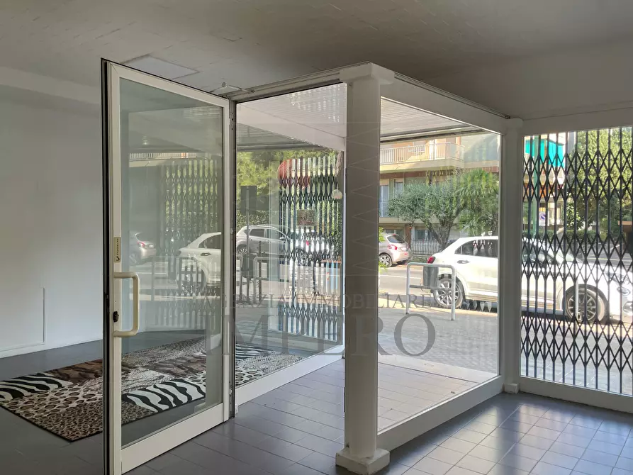 Immagine 3 di Attività commerciale in vendita  in Via Vittorio Emanuele II 93 a Bordighera