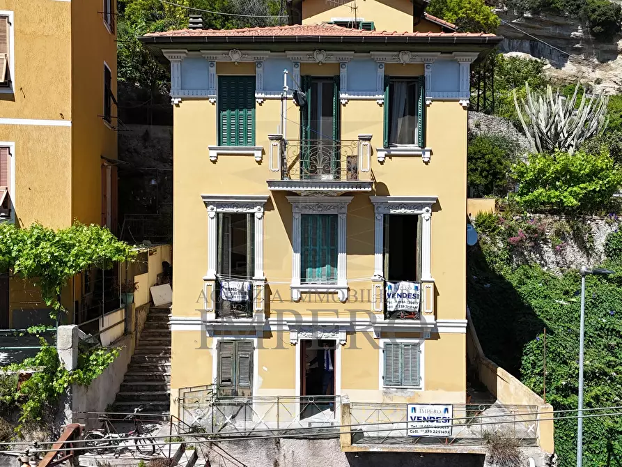 Immagine 28 di Casa bifamiliare in vendita  in Via Madonna delle Virtú 10 a Ventimiglia