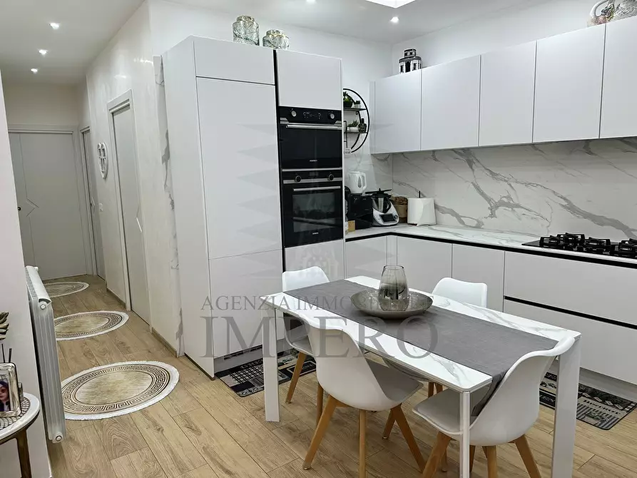 Immagine 3 di Porzione di casa in vendita  in Corso Limone Piemonte 10 a Ventimiglia