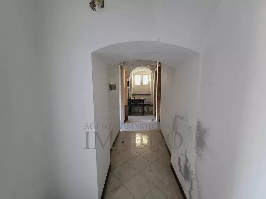 Immagine 35 di Magazzino in vendita  in Strada Statale 1 35 a Camporosso