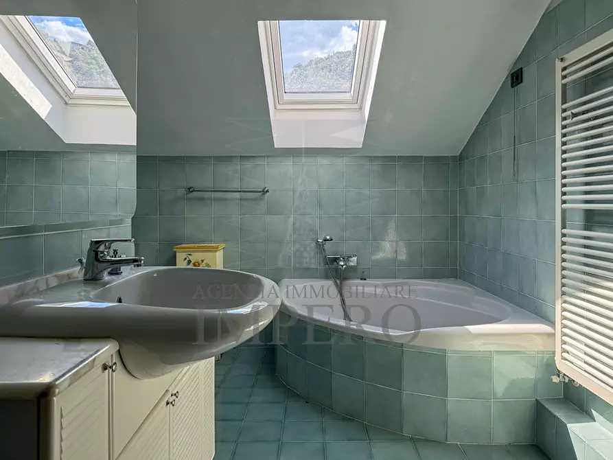 Immagine 19 di Pentalocale in vendita  in Località Gray 14 a Camporosso