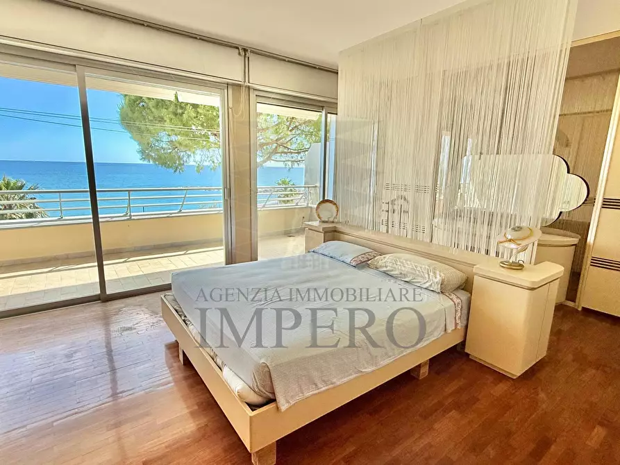 Immagine 39 di Pentalocale in vendita  in Lungomare Varaldo 67 a Ventimiglia