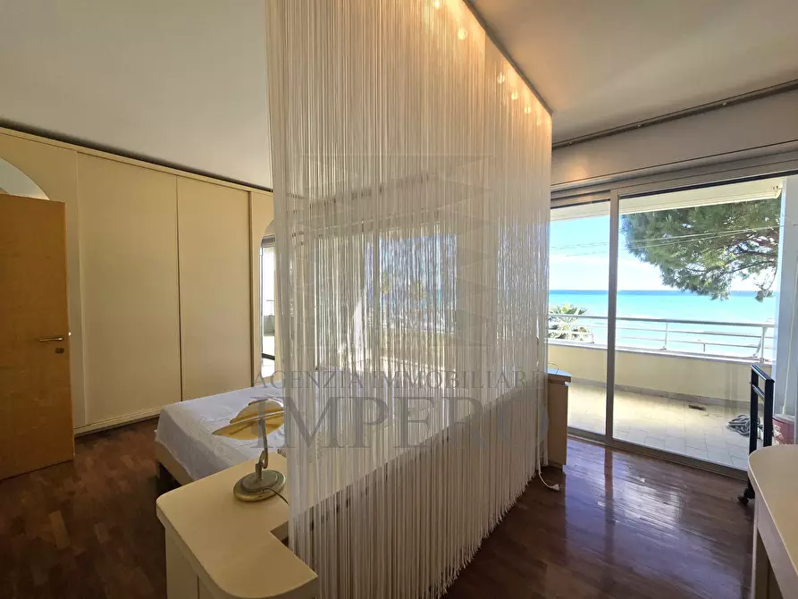 Immagine 20 di Pentalocale in vendita  in Lungomare Varaldo 67 a Ventimiglia