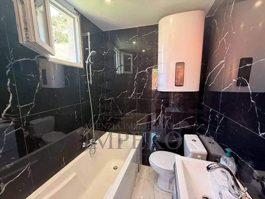 Immagine 7 di Bilocale in vendita  in Via Anacleto Hughes 79 a Ventimiglia