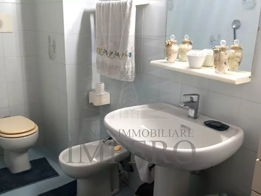 Immagine 15 di Quadrilocale in vendita  in Lungomare Varaldo 51 a Ventimiglia