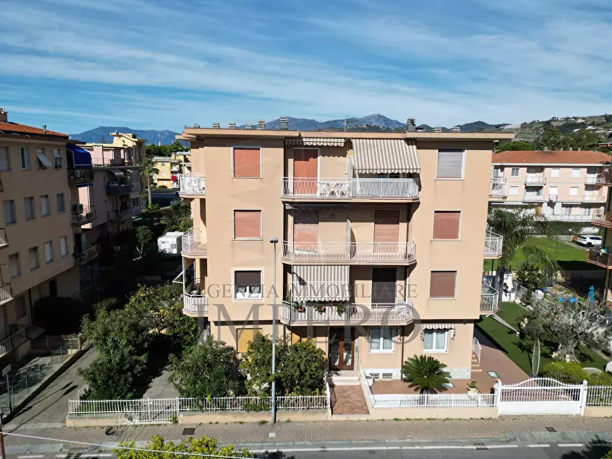 Immagine 1 di Pentalocale in vendita  in Via Gerolamo Rossi 15 a Bordighera