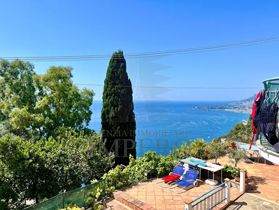 Immagine 15 di Villa in vendita  in Via delle Ginestre 8 a Ventimiglia