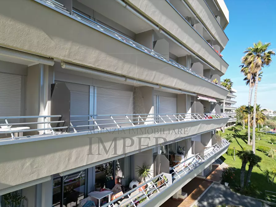Immagine 33 di Pentalocale in vendita  in Lungomare Varaldo 67 a Ventimiglia